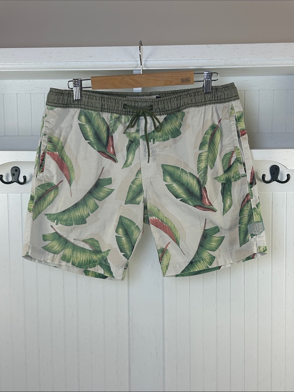Deus Ex Machina Tropical Leaf Swim Trunks Men’s Green Drawstring Shorts